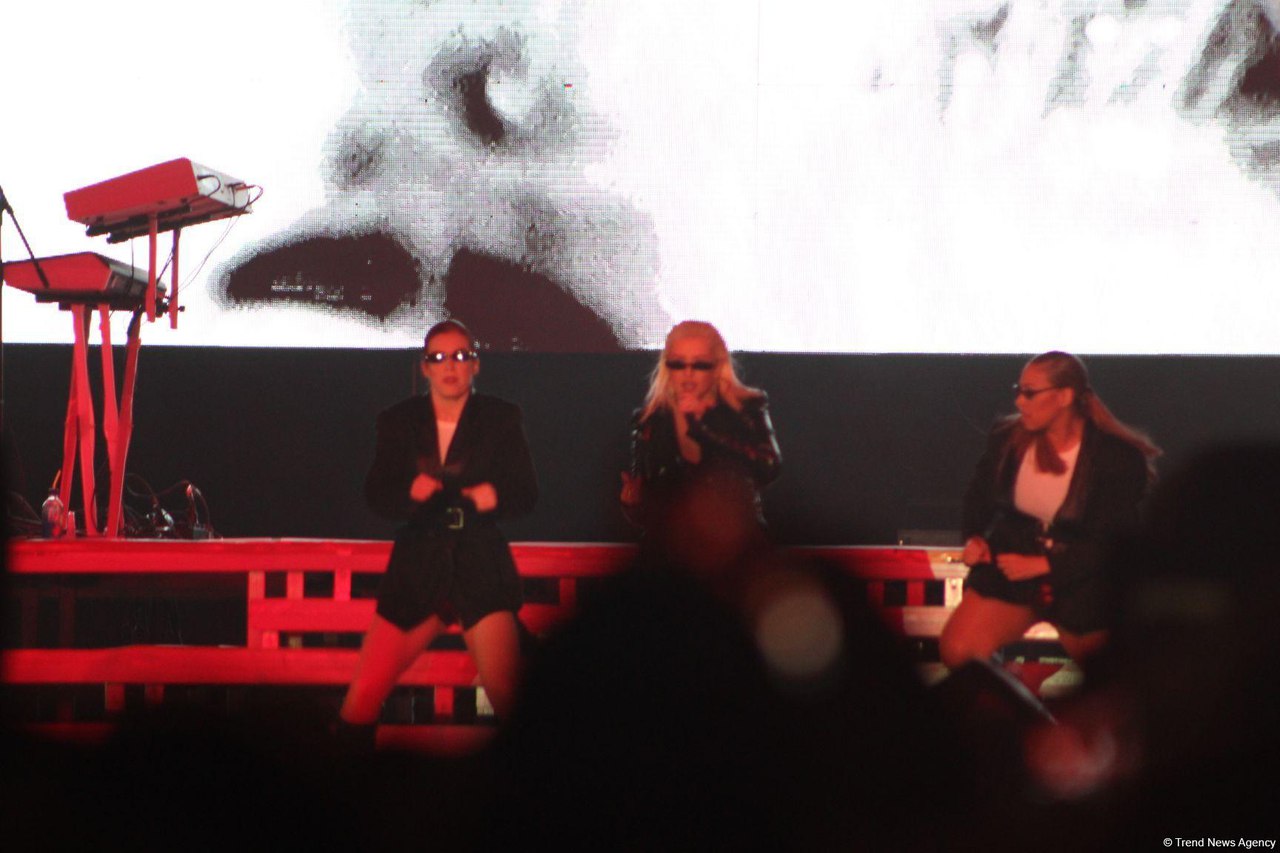 Performing_at_Azerbaijan_F1_Grand_Prix_-_April_29-12.jpg
