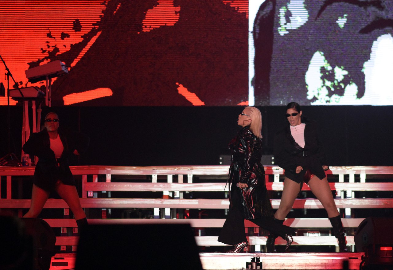 Performing_at_Azerbaijan_F1_Grand_Prix_-_April_29-13.jpg