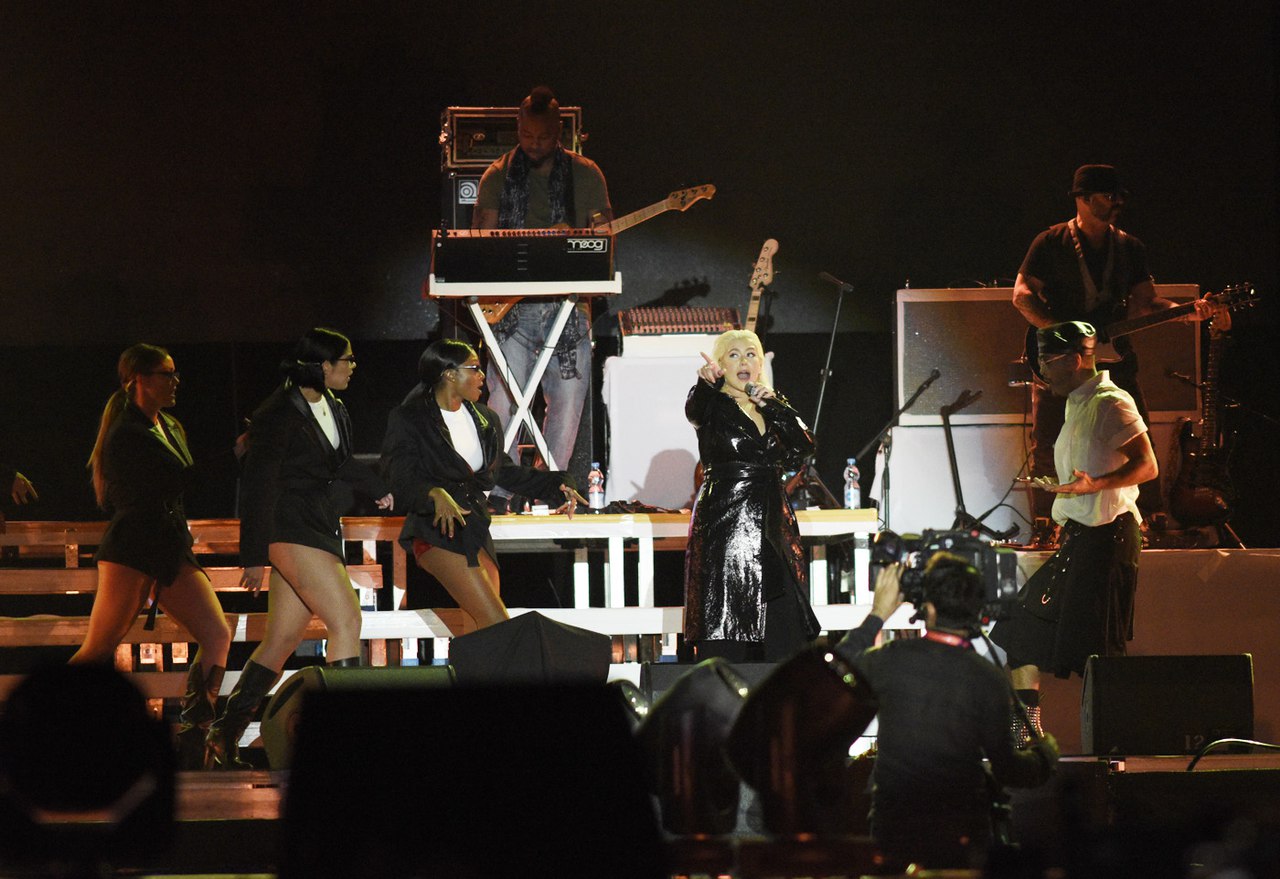 Performing_at_Azerbaijan_F1_Grand_Prix_-_April_29-14.jpg