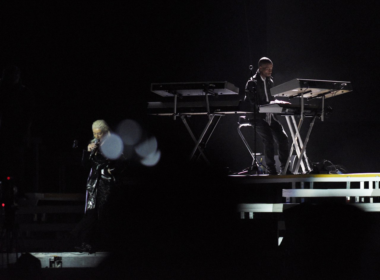 Performing_at_Azerbaijan_F1_Grand_Prix_-_April_29-22.jpg