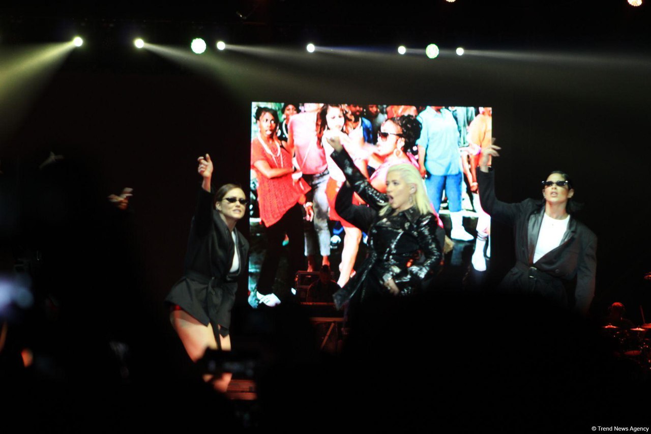 Performing_at_Azerbaijan_F1_Grand_Prix_-_April_29-26.jpg