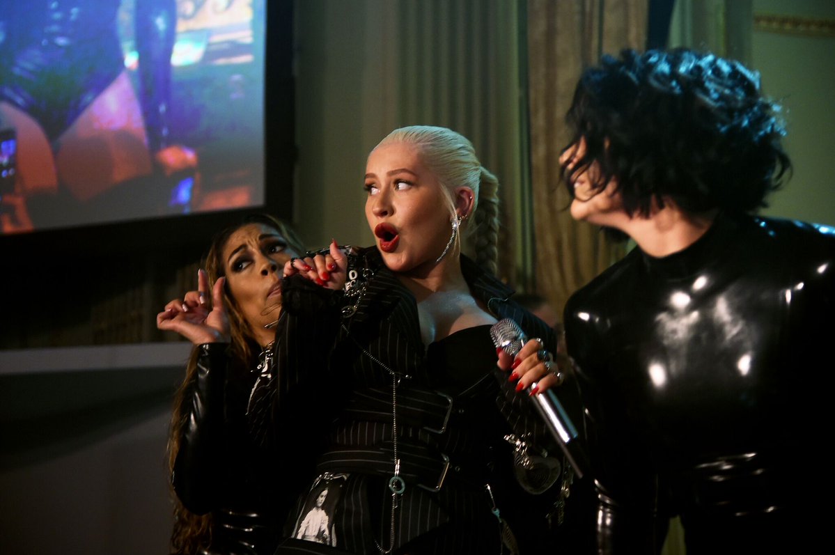 Performing_at_Harper_s_BAZAAR_Celebrates__ICONS_By_Carine_Roitfeld__-_September_7-04.jpg
