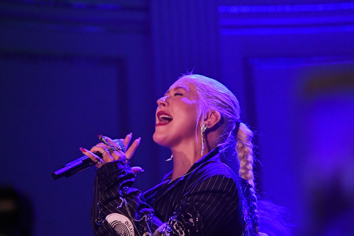 Performing_at_Harper_s_BAZAAR_Celebrates__ICONS_By_Carine_Roitfeld__-_September_7-06.jpg