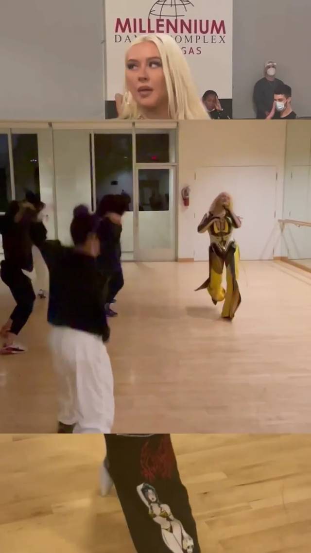 Xtina_Happy_New_Year_-_December_312C_202126.jpg