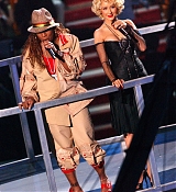 2004_MTV_Video_Music_Awards_Show_283129.jpg