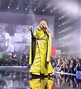 2021_E21_People_s_Choice_Awards_-_Performance02.jpg