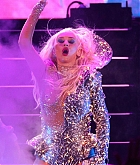 5B11574154085D_American_singer_Christina_Aguilera_gives_concert_in_Moscow.jpg