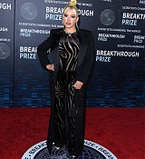 9th_Annual_Breakthrough_Prize_Ceremony_286729.jpg
