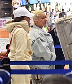 At_LAX_Airport_-_April_26-02.jpg