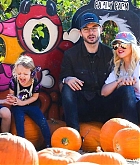 At_the_Pumpkin_Patch_with_Family_on_October_28-04.jpg