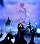 Christina_Aguilera_-_2017_American_Music_Awards_5BPerformance5D_-_November_19-09.jpg