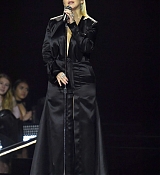 Christina_Aguilera_-_2017_American_Music_Awards_5BPerformance5D_-_November_19-13.jpg
