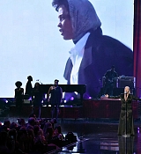 Christina_Aguilera_-_2017_American_Music_Awards_5BPerformance5D_-_November_19-22.jpg
