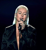 Christina_Aguilera_-_2017_American_Music_Awards_5BPerformance5D_-_November_19-25.jpg