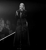 Christina_Aguilera_-_2017_American_Music_Awards_5BPerformance5D_-_November_19-37.jpg