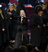Christina_Aguilera_-_2017_American_Music_Awards_5BPerformance5D_-_November_19-39.jpg