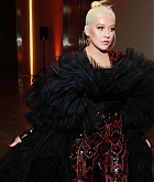 Christina_Aguilera_-_2019_amfAR_Gala_Los_Angeles_-_October_102C_2019_backstage-06.jpg