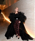Christina_Aguilera_-_2019_amfAR_Gala_Los_Angeles_-_October_102C_2019_backstage-07.jpg