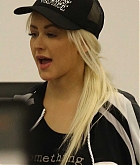 Christina_Aguilera_-_At_LAX_Airport_in_Los_Angeles_on_September_3-08.jpg