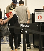 Christina_Aguilera_-_At_LAX_Airport_in_Los_Angeles_on_September_3-16.jpg