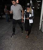 Christina_Aguilera_-_At_LAX_Airport_in_Los_Angeles_on_September_3-17.jpg