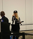 Christina_Aguilera_-_At_LAX_Airport_in_Los_Angeles_on_September_3-19.jpg
