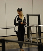 Christina_Aguilera_-_At_LAX_Airport_in_Los_Angeles_on_September_3-21.jpg
