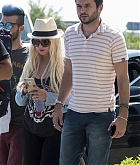 Christina_Aguilera_-_At_Paphos_Airport_in_Cyprus_on_September_7-05.jpg
