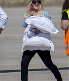 Christina_Aguilera_-_At_Paphos_Airport_in_Cyprus_on_September_7-15.jpg