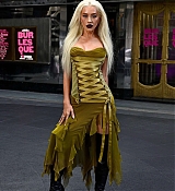 Christina_Aguilera_-_Burlesque_The_Musical_photocall_at_The_Savoy_Theatre_in_London2C_England_-_July_212C_2025_01.jpg