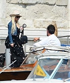 Christina_Aguilera_-_In_Venice_on_September_10-06.jpg