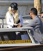 Christina_Aguilera_-_In_Venice_on_September_9-01.jpg