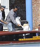 Christina_Aguilera_-_In_Venice_on_September_9-02.jpg