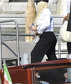 Christina_Aguilera_-_In_Venice_on_September_9-04.jpg
