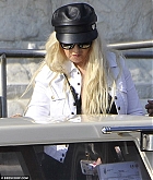 Christina_Aguilera_-_In_Venice_on_September_9-05.jpg