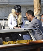 Christina_Aguilera_-_In_Venice_on_September_9-07.jpg