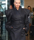 Christina_Aguilera_-_Leaving_The_Tonight_Show_in_New_York_City_on_June_14-08.jpg