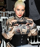 Christina_Aguilera_-_PFW_Jean_Paul_Gaultier_Haute_Couture_FallWinter_2019_2020_on_July_03-37.jpg