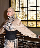 Christina_Aguilera_-_PFW_Jean_Paul_Gaultier_Haute_Couture_FallWinter_2019_2020_on_July_03-38.jpg