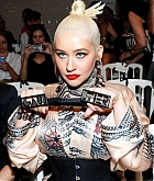 Christina_Aguilera_-_PFW_Jean_Paul_Gaultier_Haute_Couture_FallWinter_2019_2020_on_July_03-39.jpg