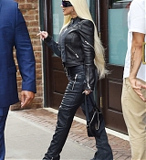 Christina_Aguilera_-_Seen_leaving_her_hotel_in_New_York_-_June_232C_2023_02.jpg