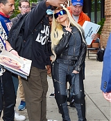 Christina_Aguilera_-_Seen_leaving_her_hotel_in_New_York_-_June_232C_2023_04.jpg