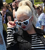 Christina_Aguilera_-__Emoji__Premiere_in_Los_Angeles_on_July_23-08.jpg