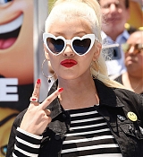 Christina_Aguilera_-__Emoji__Premiere_in_Los_Angeles_on_July_23-101.jpg