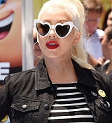 Christina_Aguilera_-__Emoji__Premiere_in_Los_Angeles_on_July_23-103.jpg