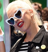 Christina_Aguilera_-__Emoji__Premiere_in_Los_Angeles_on_July_23-105.jpg
