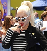 Christina_Aguilera_-__Emoji__Premiere_in_Los_Angeles_on_July_23-117.jpg