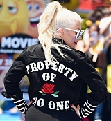 Christina_Aguilera_-__Emoji__Premiere_in_Los_Angeles_on_July_23-128.jpg