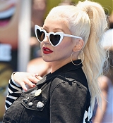 Christina_Aguilera_-__Emoji__Premiere_in_Los_Angeles_on_July_23-132.jpg