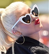 Christina_Aguilera_-__Emoji__Premiere_in_Los_Angeles_on_July_23-157.jpg